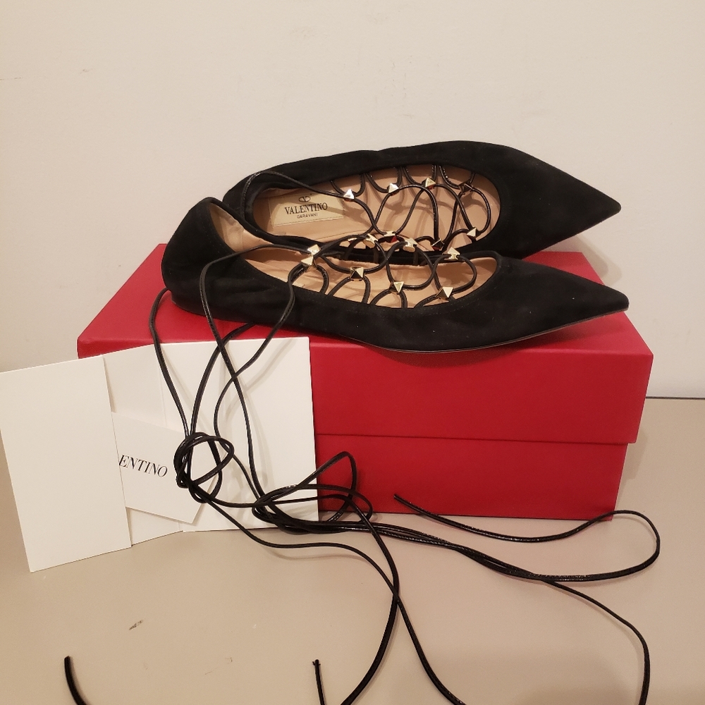 VALIENTINO GARAVANI RARE LACE UP THE LEG BLACK SUEDE  100.00 OFFER
